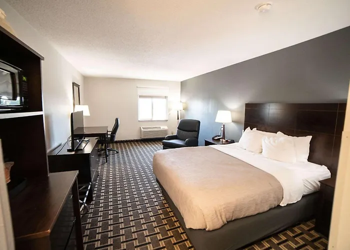 Quality Inn & Suites Watertown Near Prairie Lakes Ice Arena
