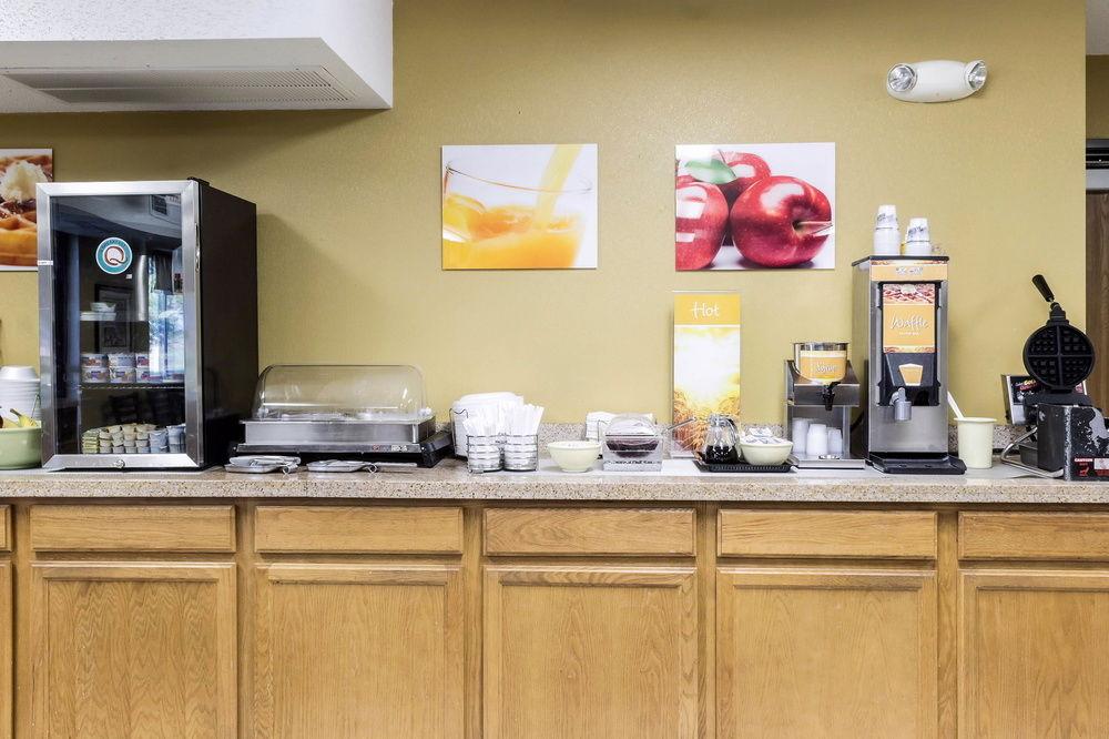 Hotel Quality & Near Prairie Lakes Ice Arena 3*