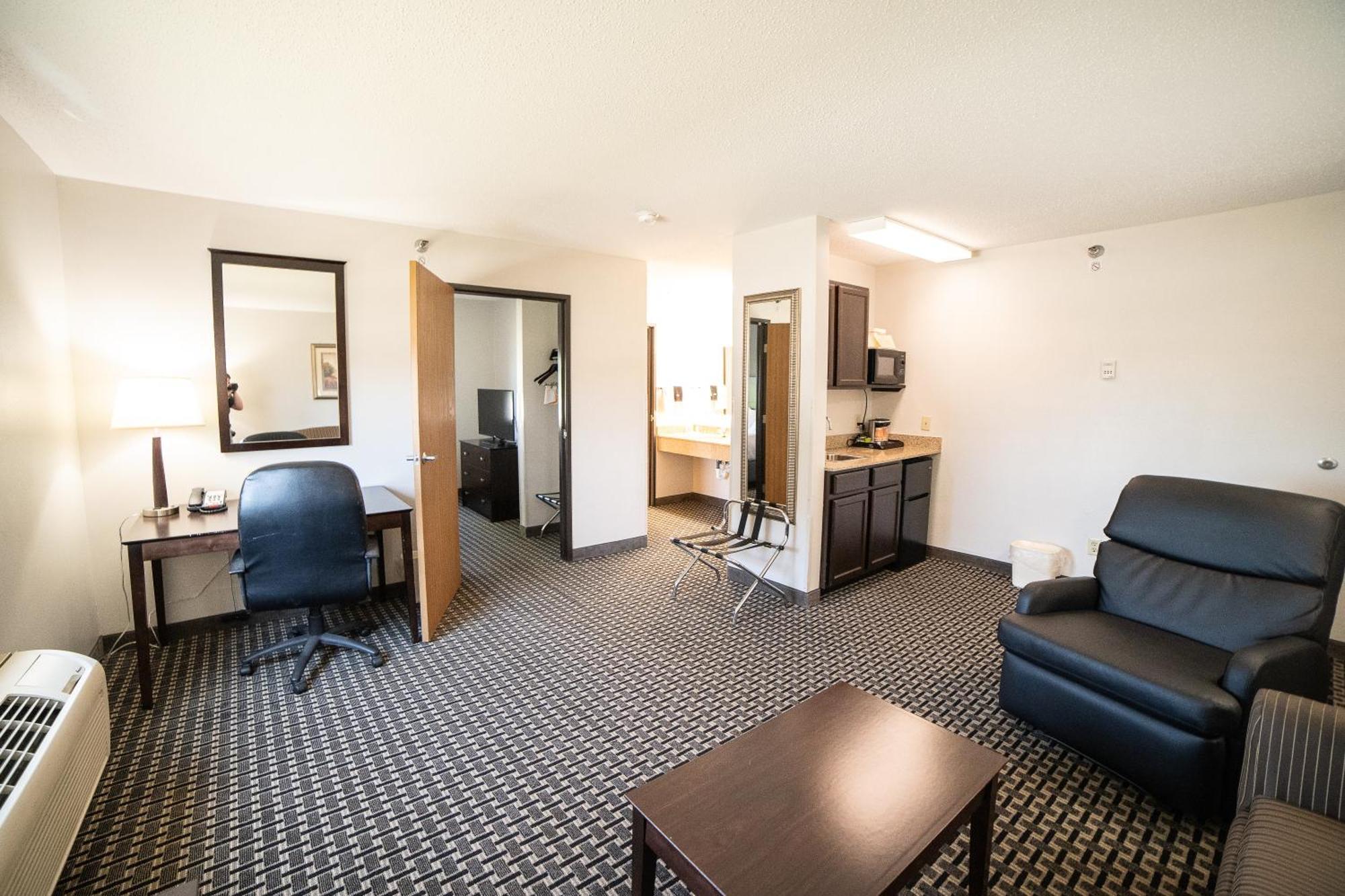 Quality & Near Prairie Lakes Ice Arena Hotel Watertown