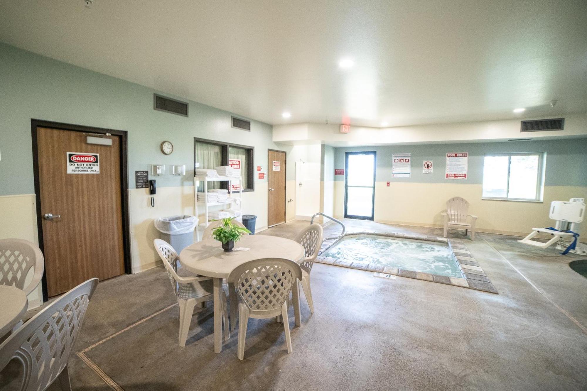 Quality & Near Prairie Lakes Ice Arena Hotel 3*