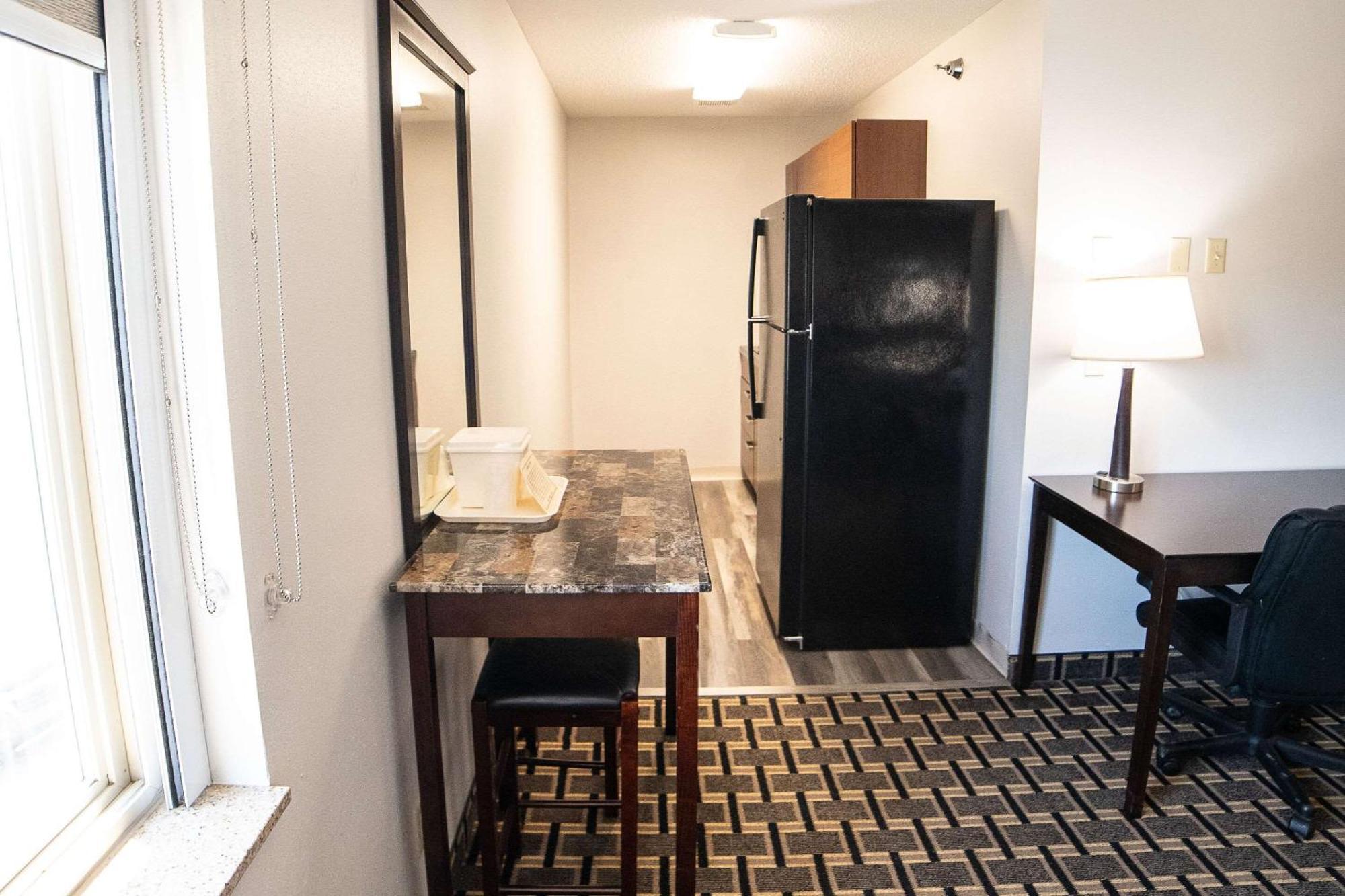 Quality & Near Prairie Lakes Ice Arena Hotel Watertown