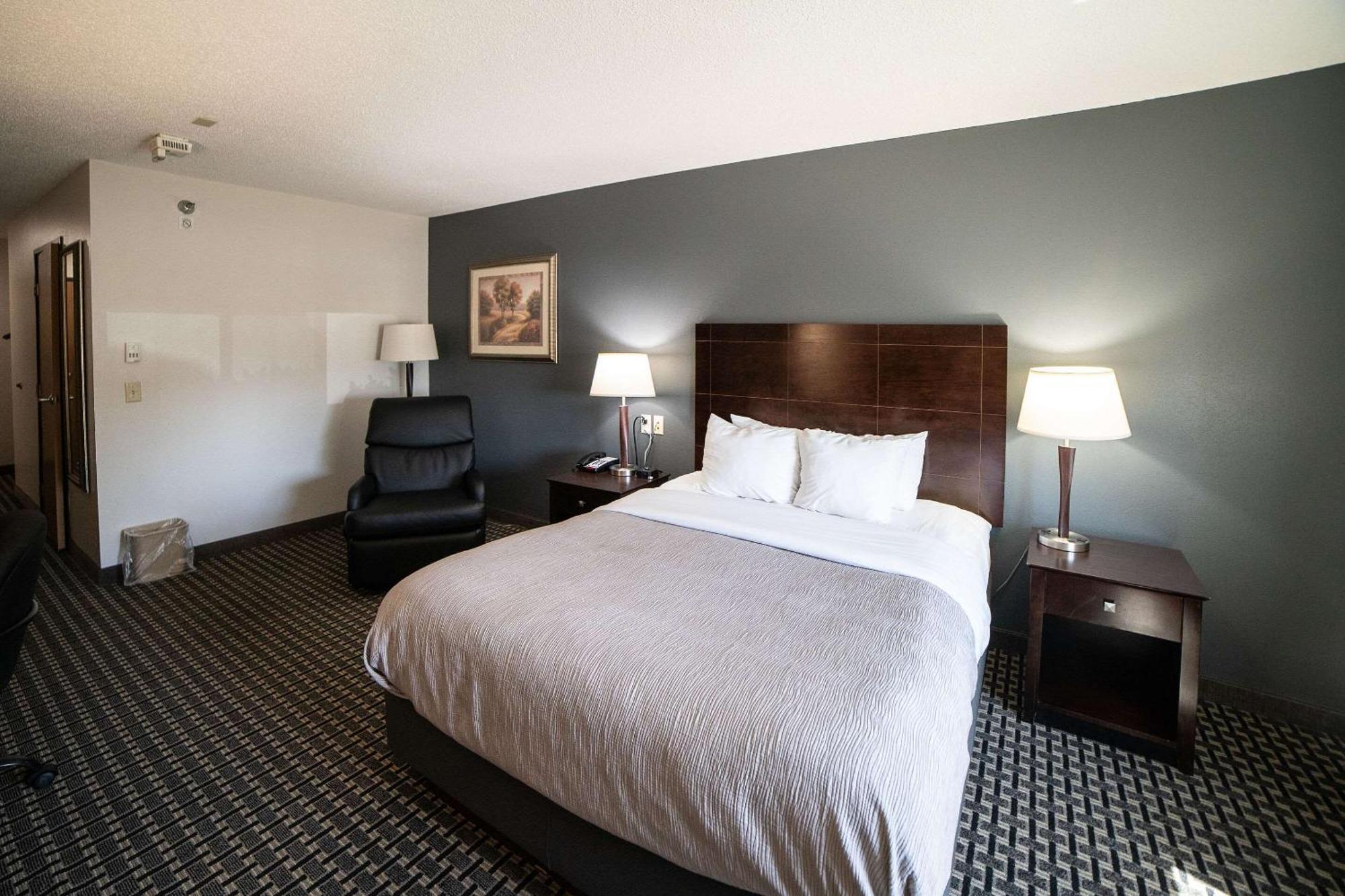 Quality & Near Prairie Lakes Ice Arena Hotel Watertown