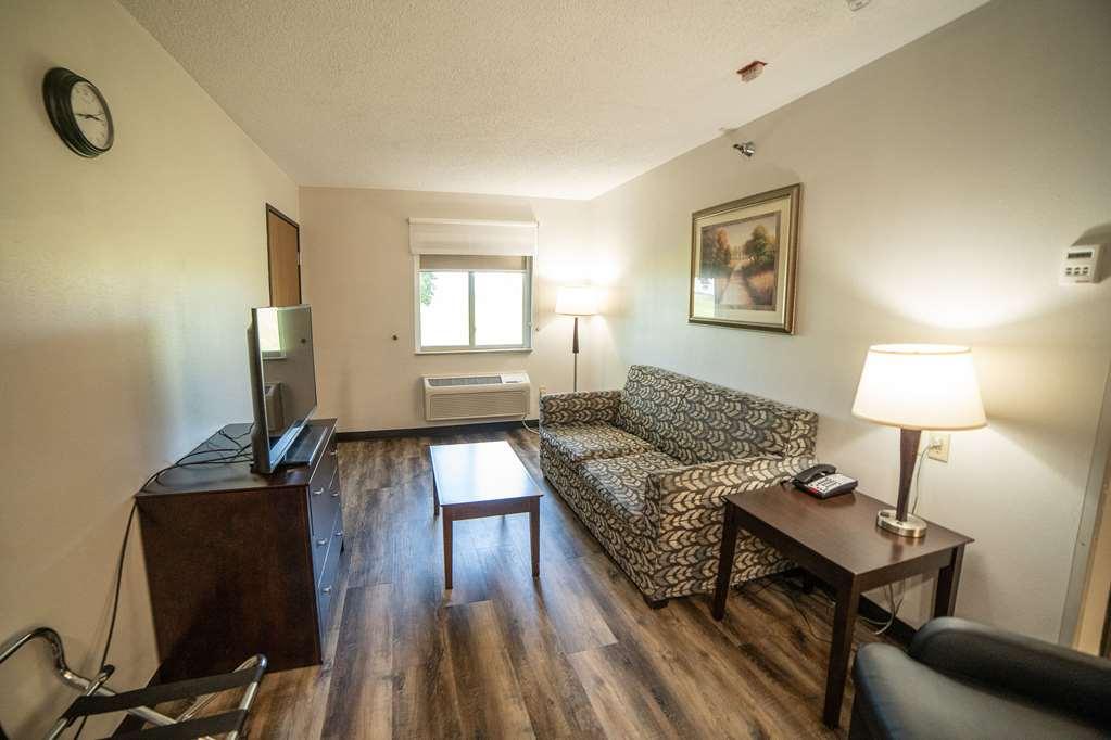 Hotel Quality & Near Prairie Lakes Ice Arena Watertown