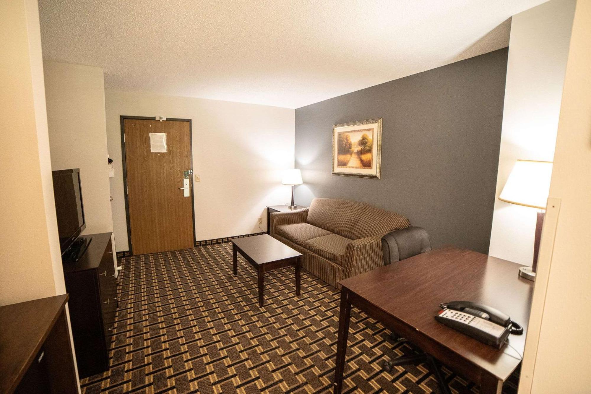 Hotel Quality & Near Prairie Lakes Ice Arena
