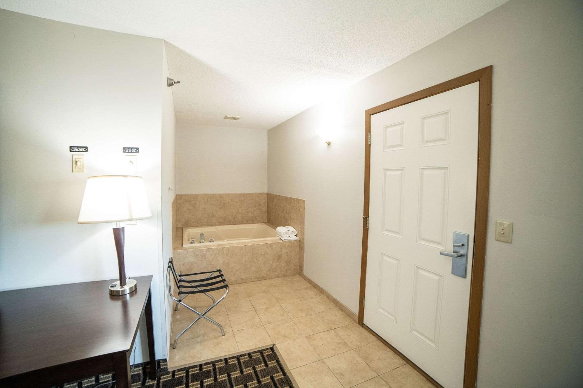 Quality & Near Prairie Lakes Ice Arena Hotel