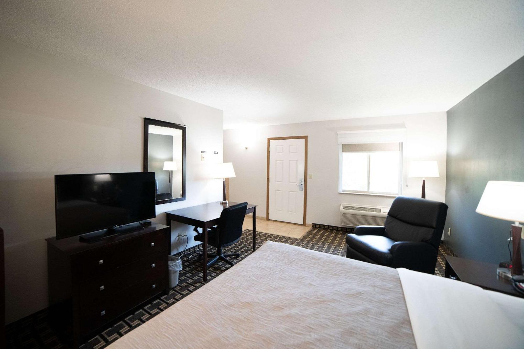 Quality & Near Prairie Lakes Ice Arena Hotel 3*