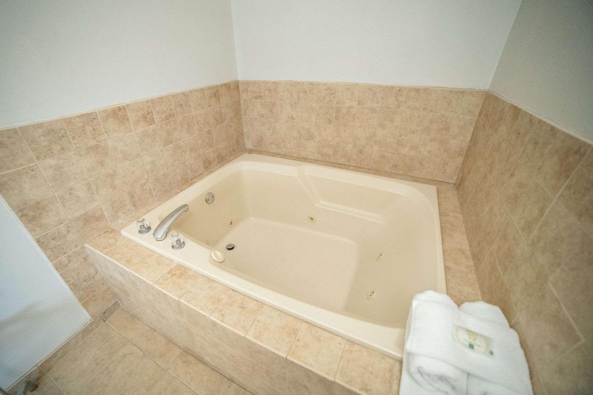 Hotel Quality & Near Prairie Lakes Ice Arena 3*