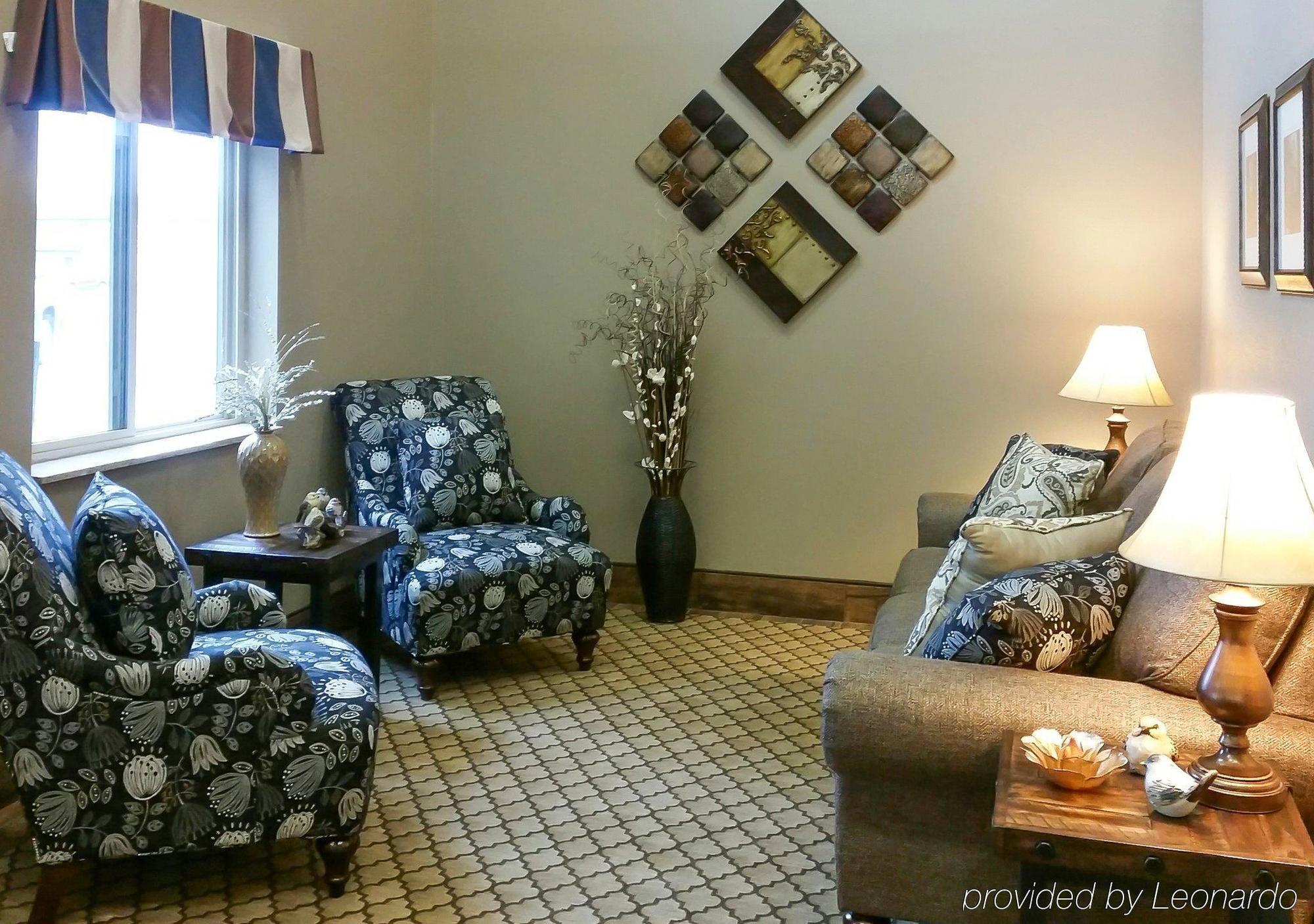 Hotel Quality & Near Prairie Lakes Ice Arena Watertown